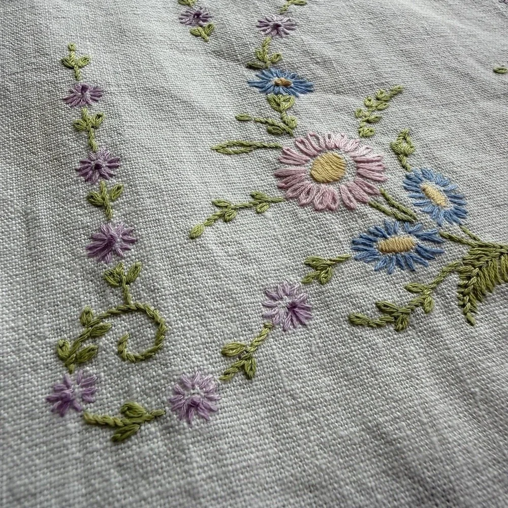 Vtg Embroidered Crochet Dresser Scarf Table Runner Rectangle Flower 38